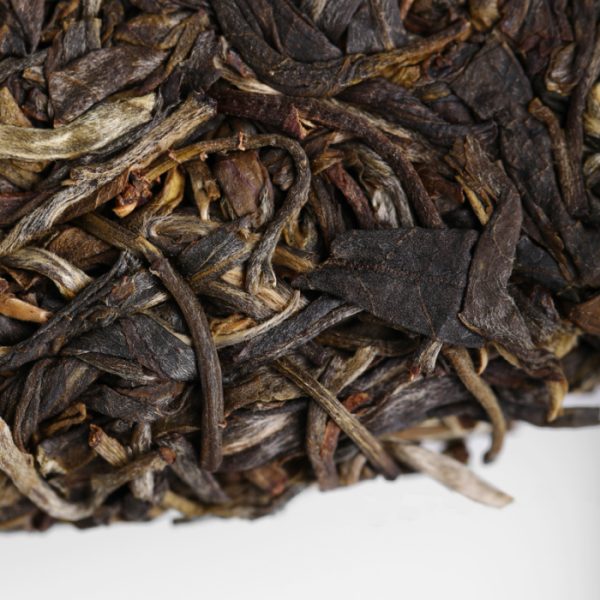 2022 Lao Tong Zhi Old Comrade ‘Fen Dou’ Raw Pu Erh Tea Cake 357g - Image 4