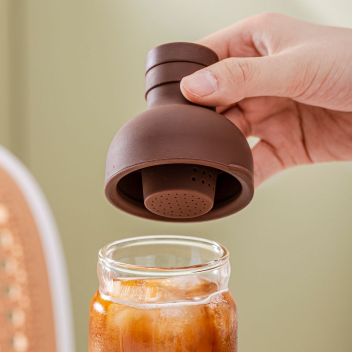 Glass Cold Brew Tea Bottle with Built In Filter - Image 3