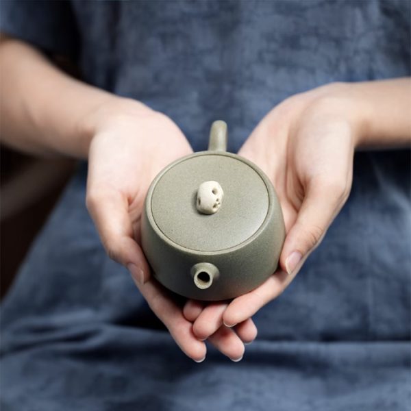 Qing Duan Ni Yixing Teapot with Taihu Stone Lid Knob 150ml - Image 3