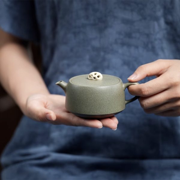 Qing Duan Ni Yixing Teapot with Taihu Stone Lid Knob 150ml - Image 2