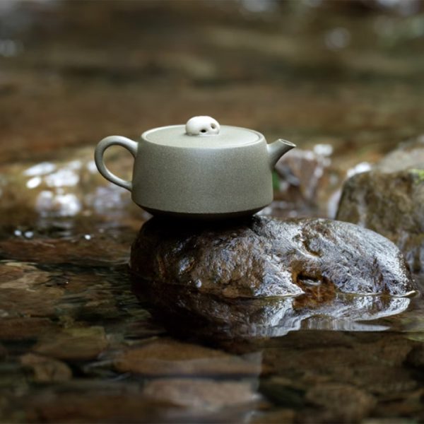 Qing Duan Ni Yixing Teapot with Taihu Stone Lid Knob 150ml - Image 4