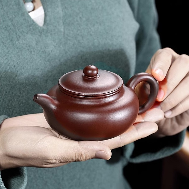 Yixing Clay Tea Set: Fang Gu Hu Teapot + 2 Cups, Purple Zhu Ni Clay 190ml - Image 3
