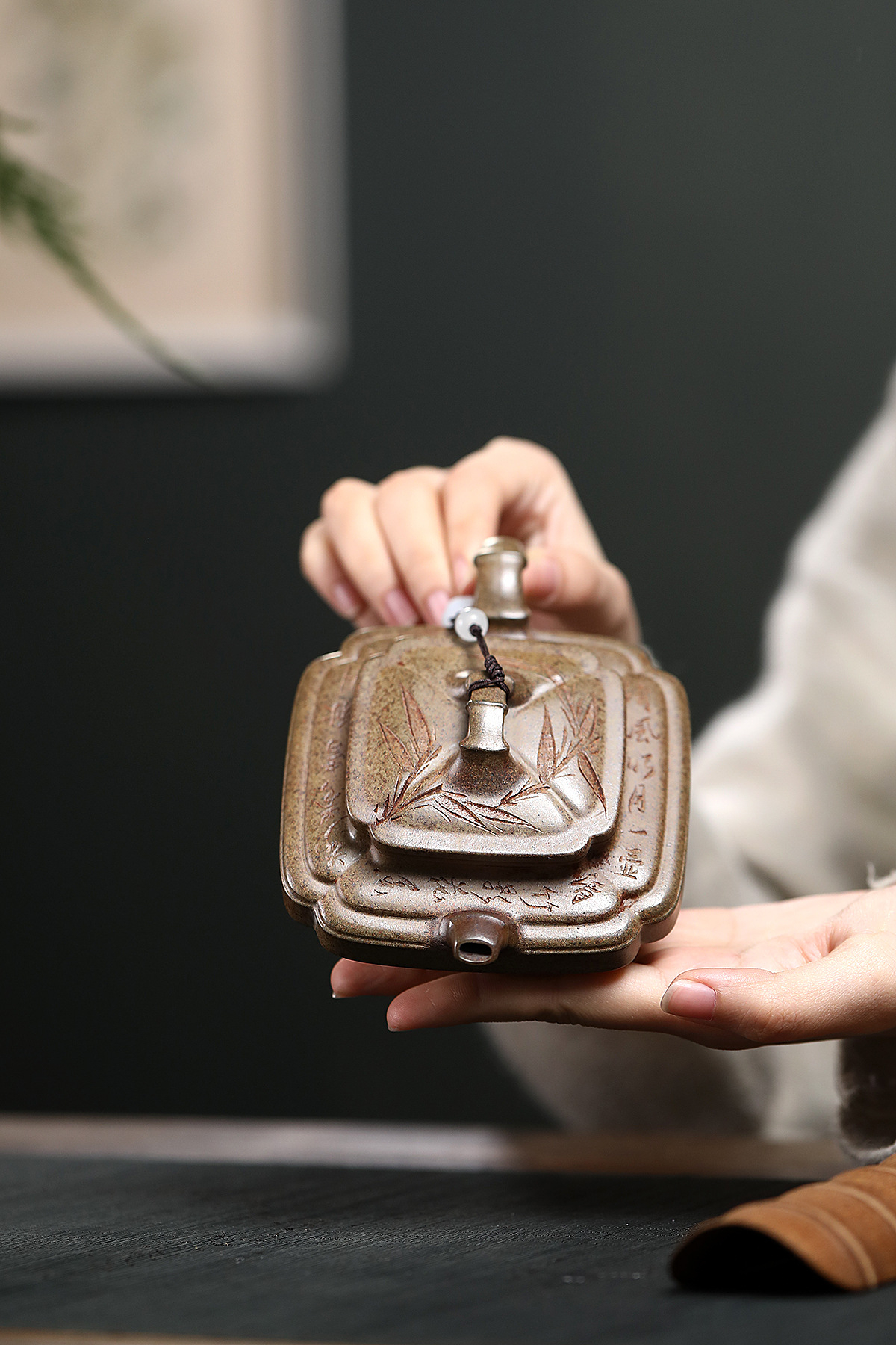 Square Xu Bian Yixing Teapot: Chen Xiang Clay & Bamboo Design 200ml - Image 3