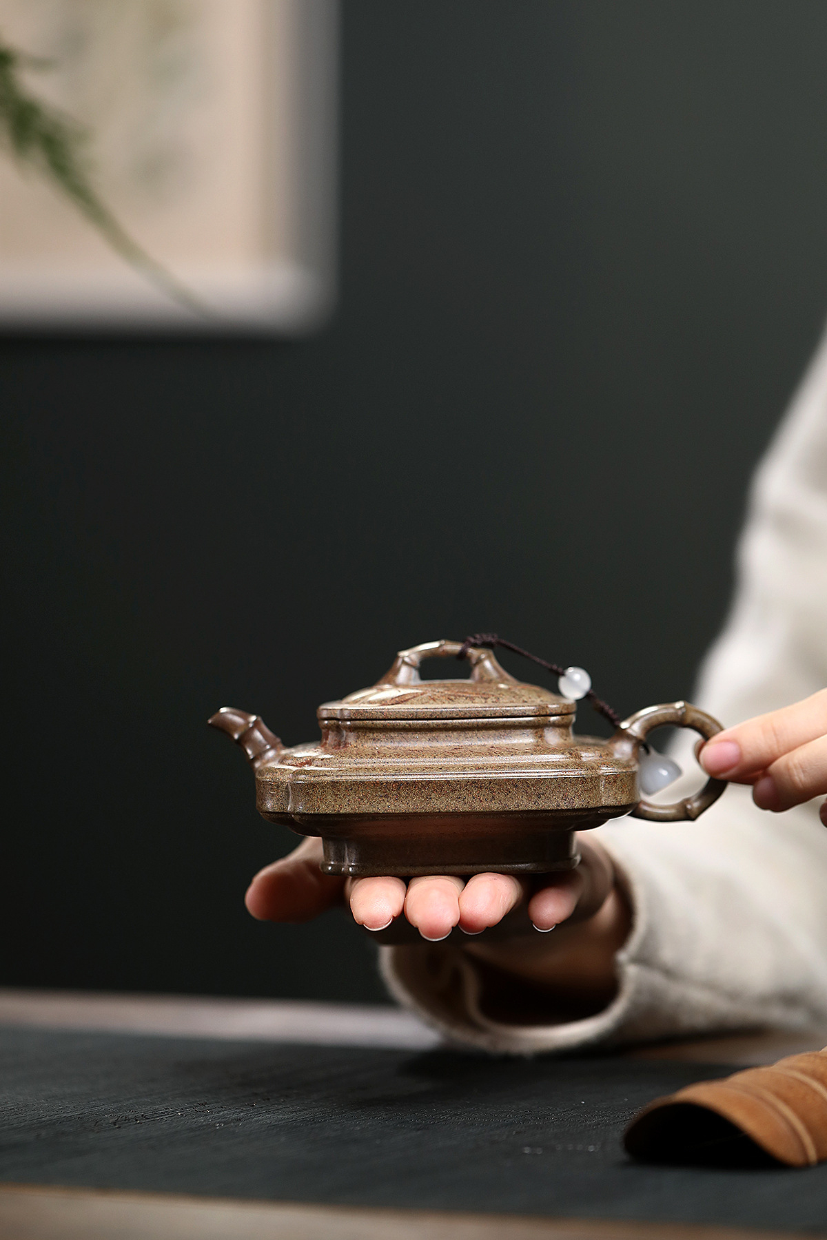 Square Xu Bian Yixing Teapot: Chen Xiang Clay & Bamboo Design 200ml - Image 7