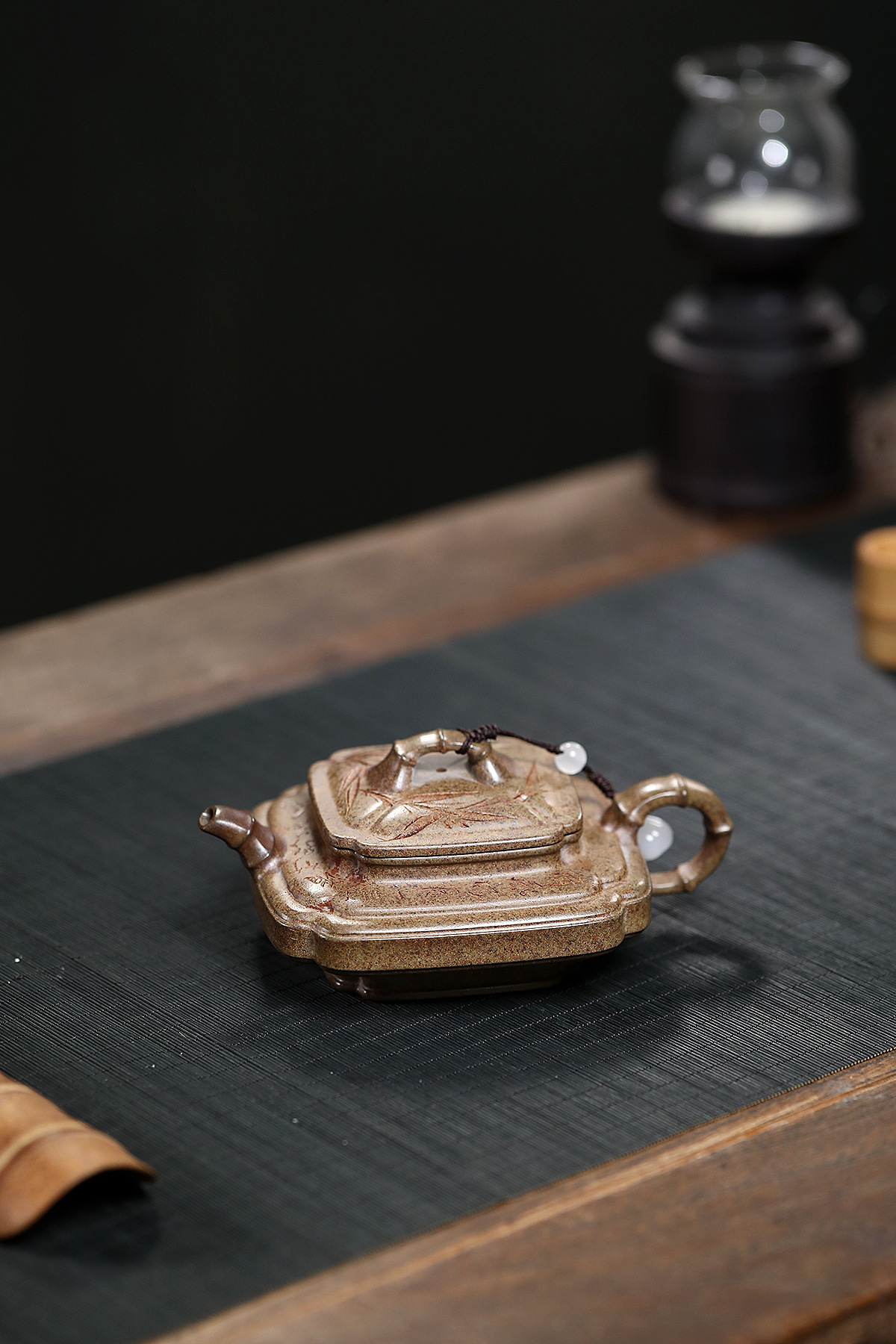 Square Xu Bian Yixing Teapot: Chen Xiang Clay & Bamboo Design 200ml - Image 8