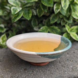 白色与绿色中式传统茶杯 扁平杯型 55ml